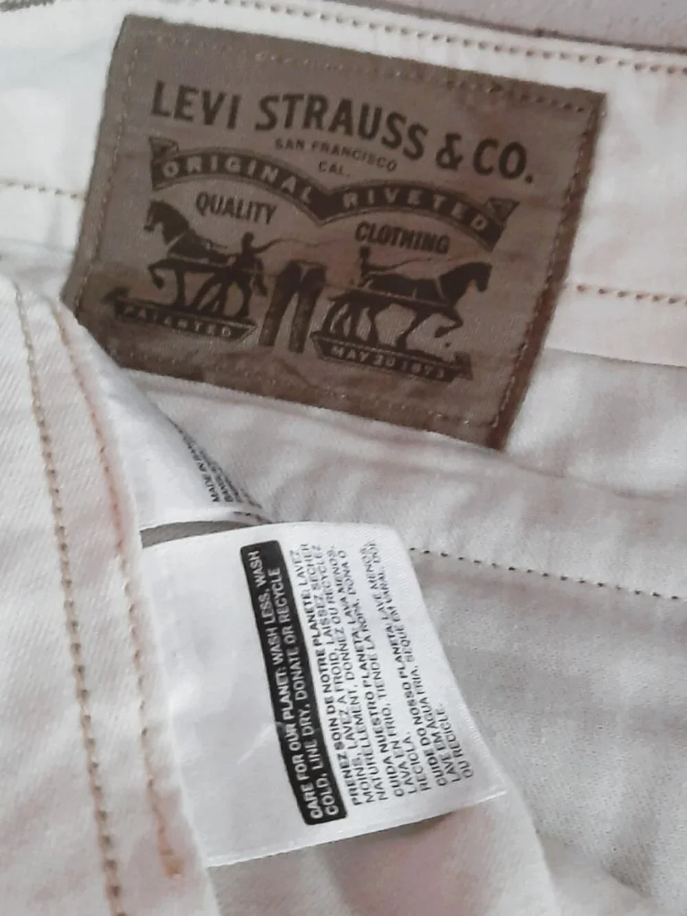 Men Levis Khaki Cargo Shorts- Size 34